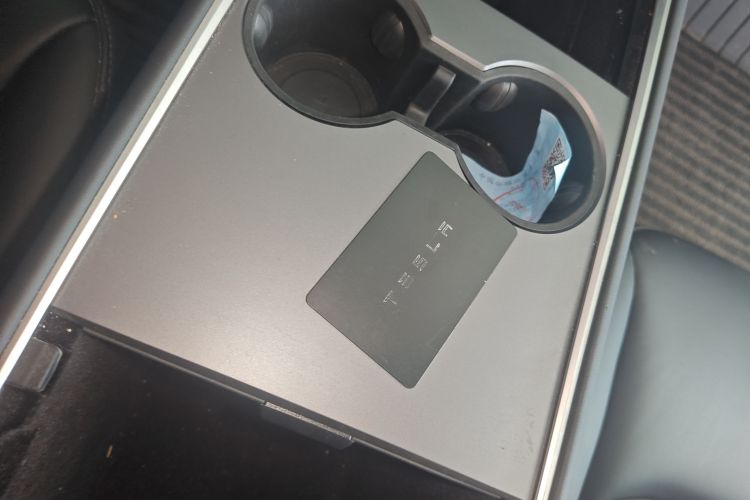 特斯拉 Model Y 2024款 后轮驱动版中控内饰11