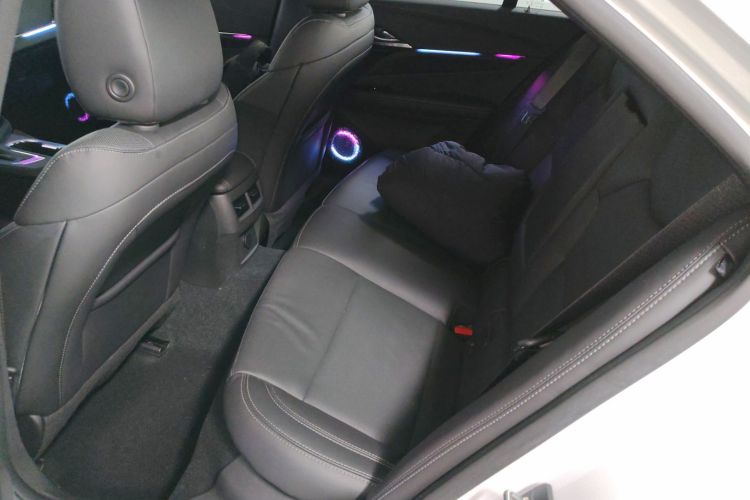 凯迪拉克CT4 2023款 28T 豪华型中控内饰21