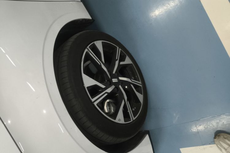 吉利银河 银河L6 2023款 125km 星舰车身外观6007