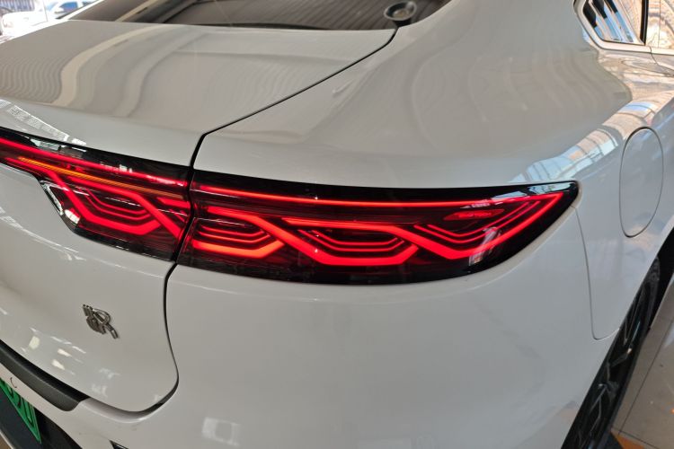 比亚迪 汉 2023款 DM-i 冠军版 121KM 精英型车身外观9