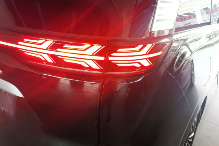 腾势D9 2022款 EV 600 四驱旗舰型车身外观6007