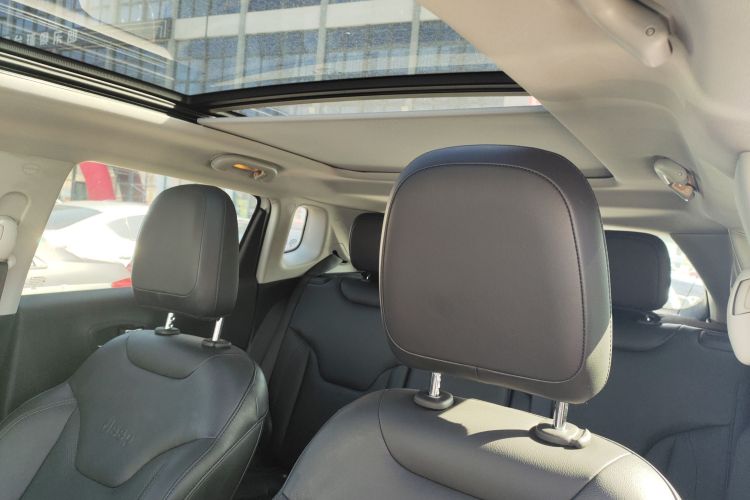 Jeep 指南者 2019款 220T 自动家享版局部细节22