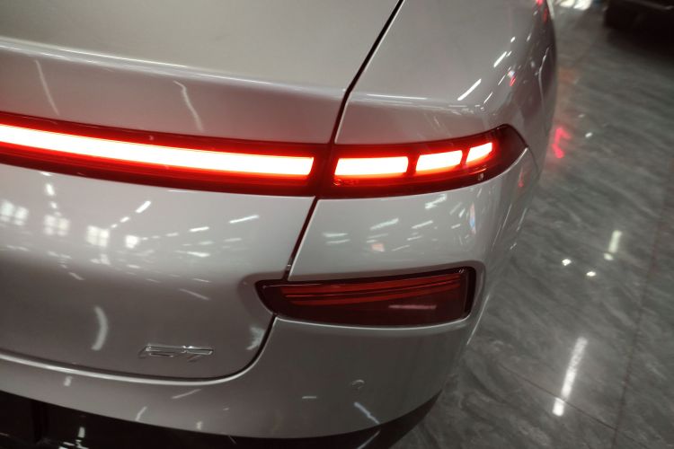 小鹏P7 2022款 480N+车身外观6006