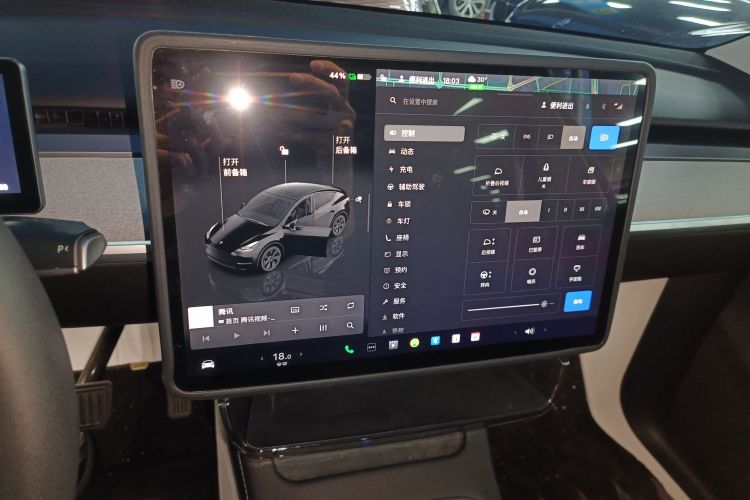 特斯拉 Model Y 2023款 后轮驱动版中控内饰16