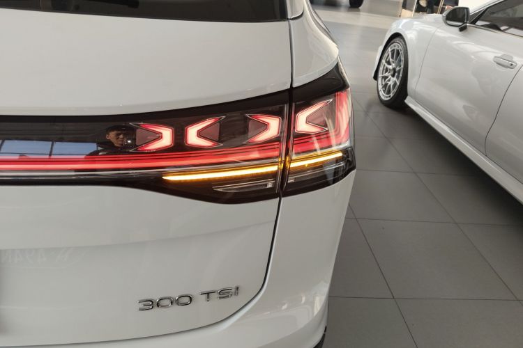 大众 探岳 2025款 众享款 300TSI车身外观9