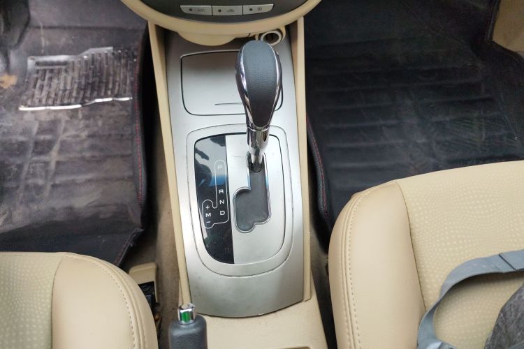 别克 凯越 2013款 1.5L 自动经典型中控内饰18