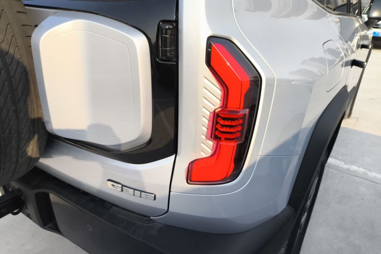 深蓝汽车 深蓝G318 2024款 四驱空悬版车身外观9