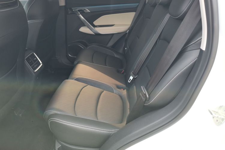 吉利汽车 2022款 博越X 1.8TD DCT智慧型中控内饰7004