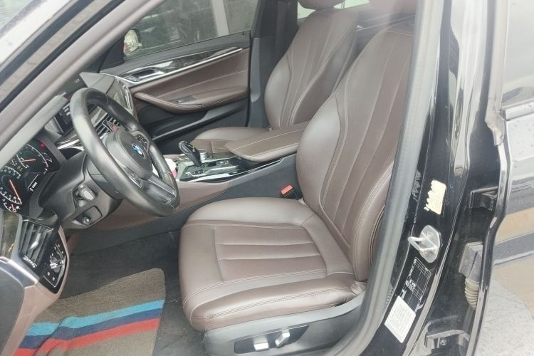 宝马5系 2019款 525Li M运动套装中控内饰19