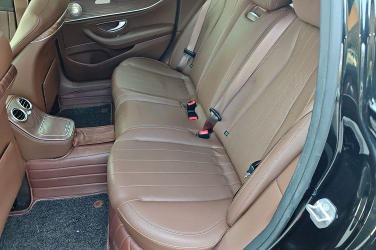 奔驰E级 2021款 E 300 L 时尚型中控内饰21