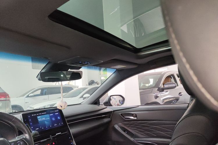 丰田 亚洲龙 2022款 双擎 2.5L XLE尊贵版中控内饰22