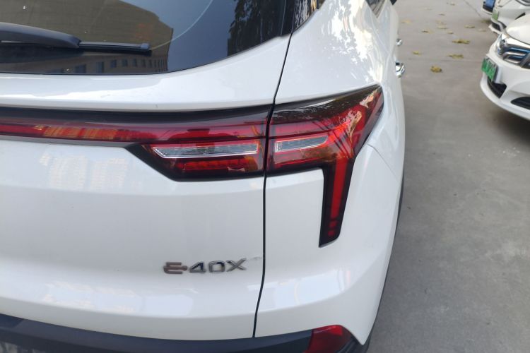 思皓E40X 2021款 金甲版车身外观9