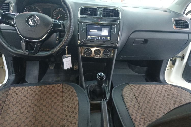 大众 Polo 2016款 1.4L 手动风尚型中控内饰18