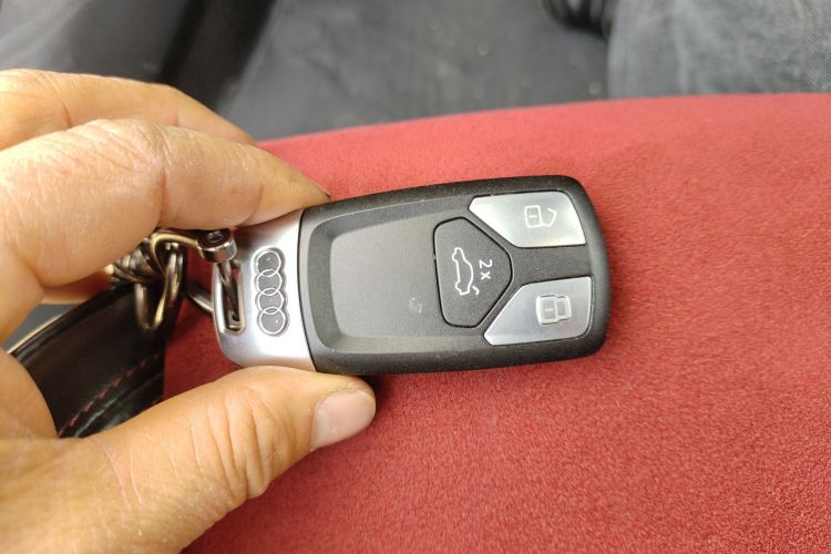 奥迪A4L 2022款 45 TFSI quattro 臻选动感型中控内饰7001