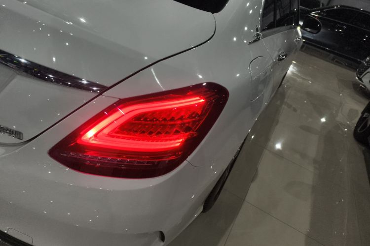 奔驰C级 2020款 改款 C 260 L 运动版车身外观9