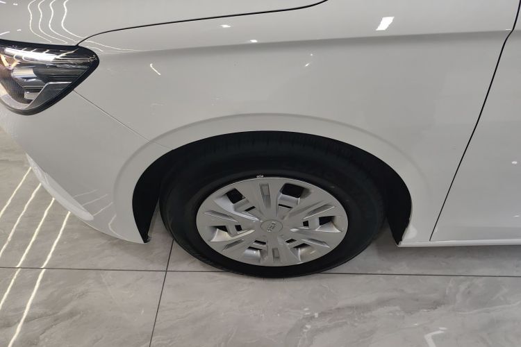 吉利汽车 帝豪 2025款 第4代 1.5L 手动星耀版车身外观6007