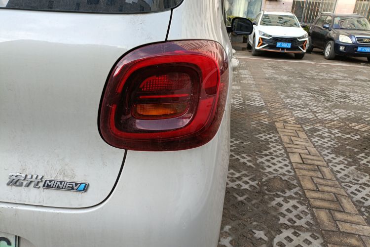 五菱汽车 宏光MINIEV 2025款 四门版 臻享+款车身外观9