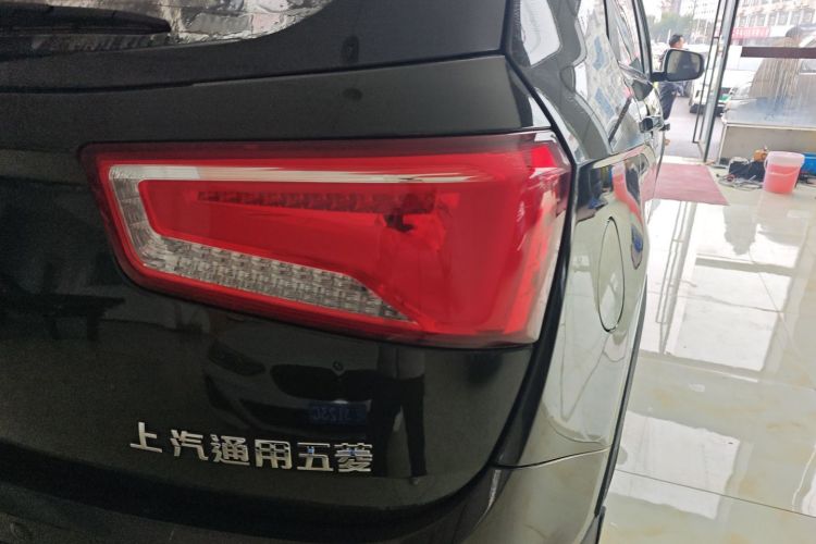 宝骏560 2015款 1.8L 手动舒适型车身外观9