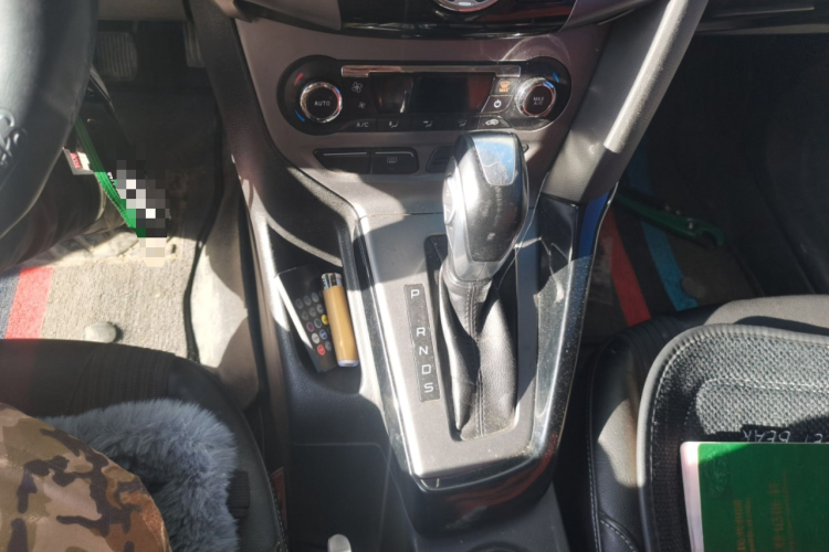 福特 福克斯 2012款 两厢 1.6L 自动风尚型中控内饰18