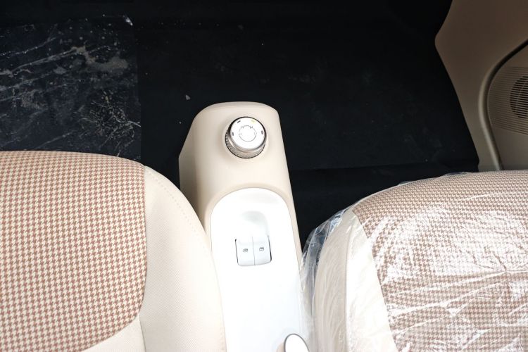 五菱汽车 宏光MINIEV 2024款 第三代 215km 青春版中控内饰18