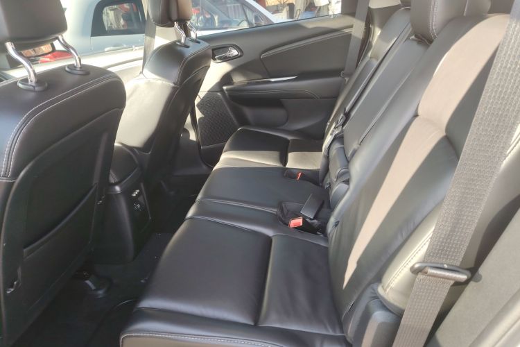 道奇 酷威 2016款 2.4L 两驱旅行版中控内饰21