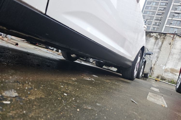 福特 福克斯 2018款 三厢经典 1.6L 自动舒适型智行版局部细节9002