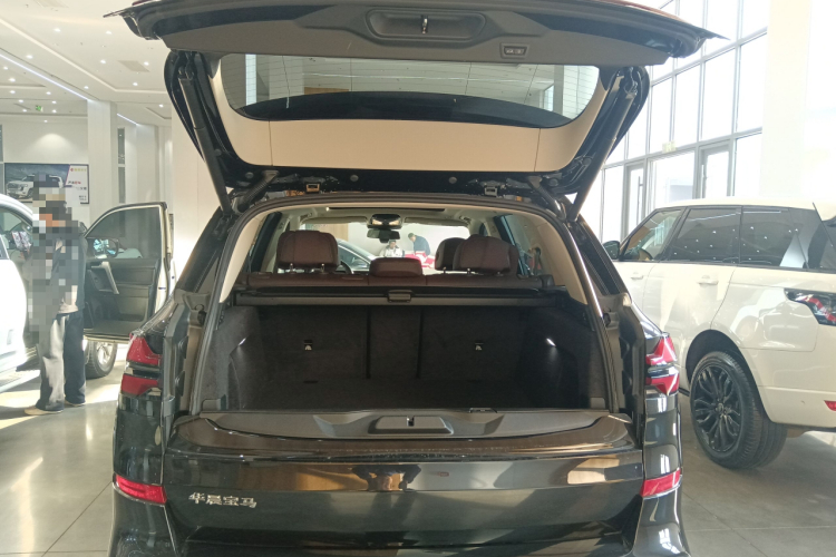 宝马X5 2023款 xDrive 30Li 尊享型M运动套装机舱底盘23