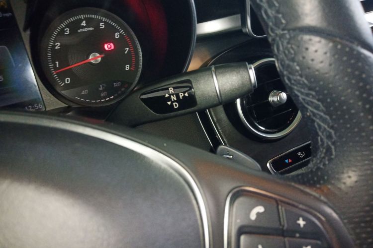 奔驰C级 2017款 改款 C 180 L 时尚型运动版中控内饰18