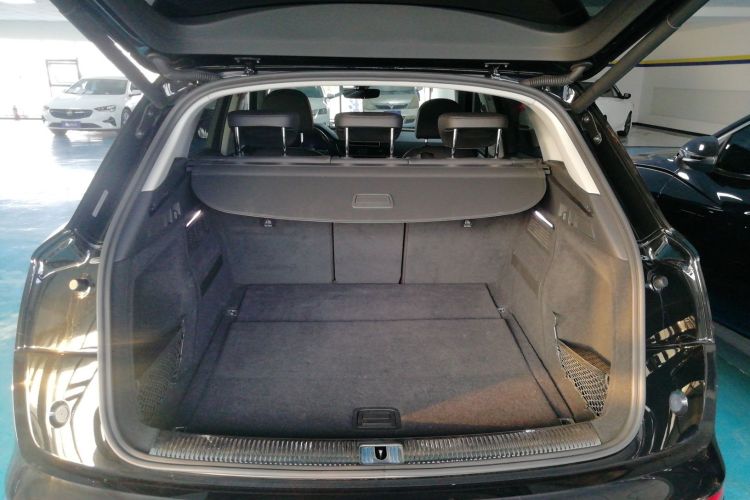 奥迪Q5L 2020款 40 TFSI 荣享时尚型机舱底盘23