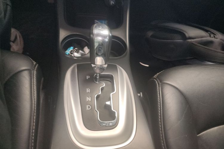 道奇 酷威 2013款 2.4L 两驱尊尚版中控内饰18