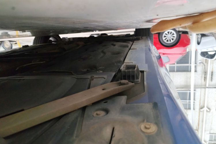 宝马1系 2019款 120i 领先型M运动套装局部细节9002