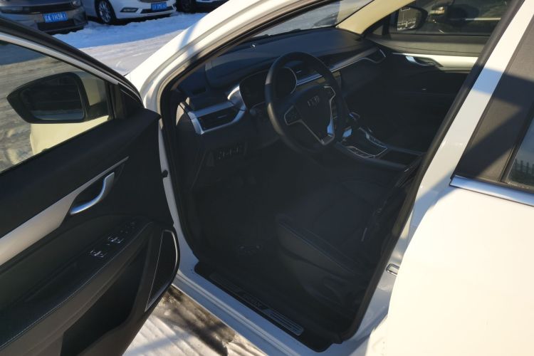 吉利汽车 帝豪 2018款 1.5L CVT向上互联版中控内饰19