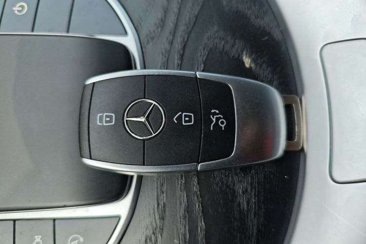 奔驰C级 2019款 C 180 L 时尚型运动版中控内饰11