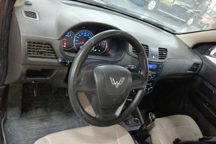 五菱汽车 五菱宏光 2014款 1.5L S标准型中控内饰12