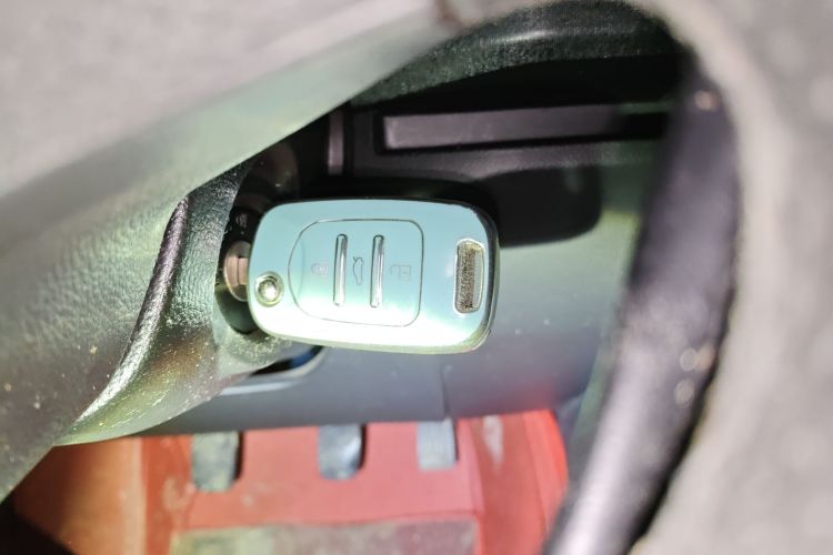 五菱汽车 五菱宏光PLUS 2020款 1.5L 手动标准型 5座中控内饰11