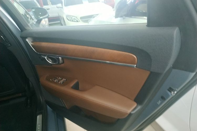 沃尔沃S90 2019款 T5 智远版中控内饰7006