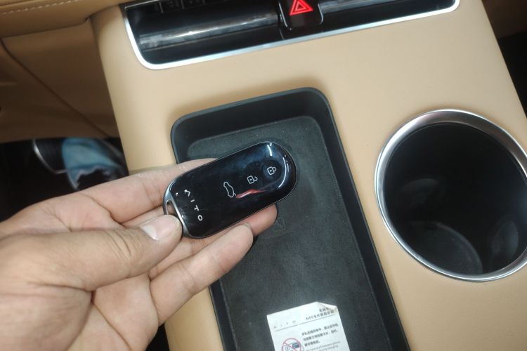 鸿蒙智行 问界M5 2022款 增程四驱至臻版中控内饰11