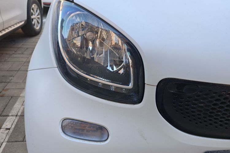 smart fortwo 2015款 1.0L 52千瓦硬顶激情版车身外观8