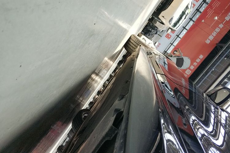 宝马5系 2019款 525Li M运动套装局部细节9002