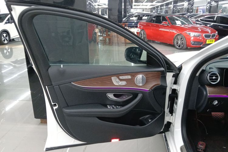 奔驰E级 2020款 E 300 L 豪华型中控内饰47