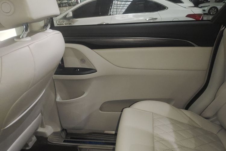 别克GL8 2023款 ES陆尊 舒适型中控内饰45