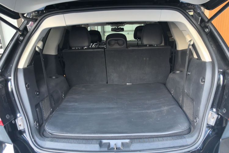 道奇 酷威 2013款 2.4L 两驱尊尚版机舱底盘23