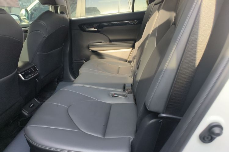 丰田 汉兰达 2022款 380T 四驱尊贵版 7座中控内饰7004