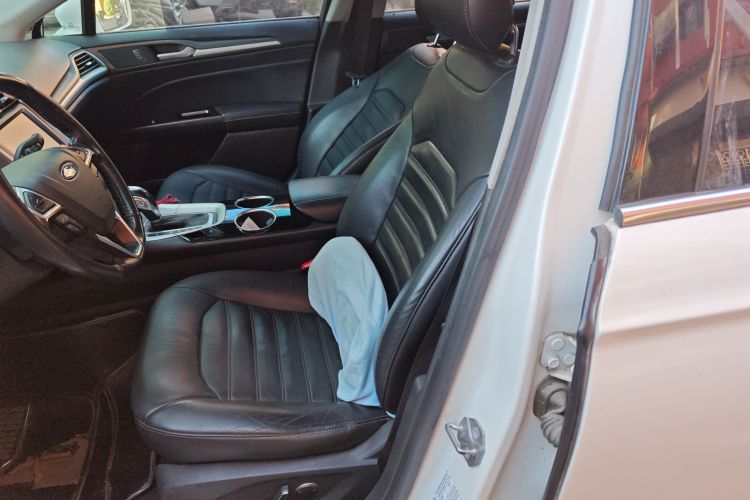 福特 蒙迪欧 2013款 1.5L GTDi180时尚型中控内饰19