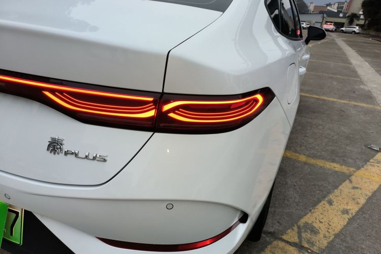 比亚迪 秦PLUS 2025款 DM-i 智驾版 55KM领先型车身外观6006