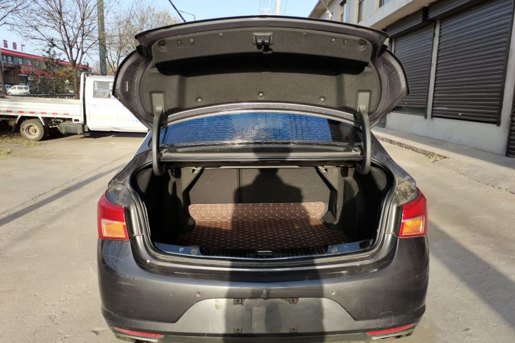 别克 威朗 2015款 三厢 20T 双离合精英型机舱底盘23