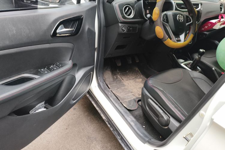 中华V3 2016款 1.5L 手动智能型中控内饰20