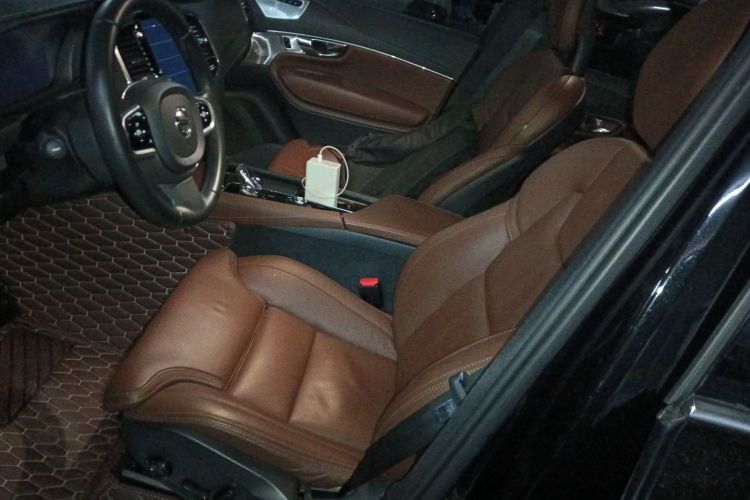 沃尔沃XC90新能源 2021款 E驱混动 T8 智尊豪华版 7座中控内饰19