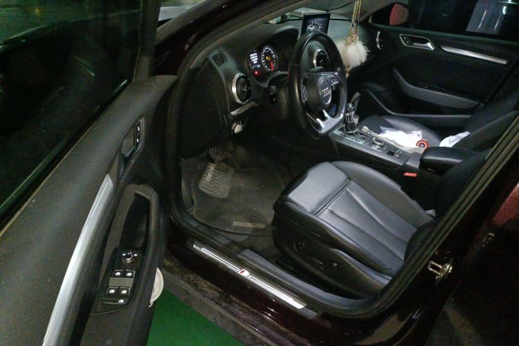 奥迪A3 2018款 30周年年型 Limousine 35 TFSI 运动型中控内饰7003