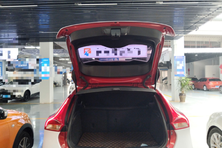 沃尔沃V40 2019款 T3 智雅版机舱底盘23